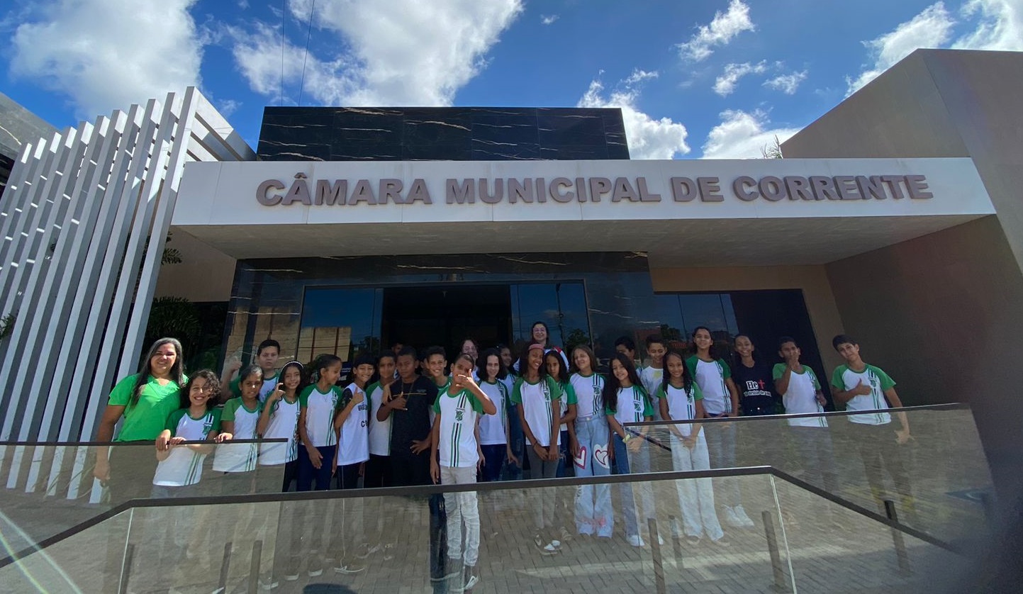 Câmara Municipal de Corrente recebe visita guiada de alunos da Escola Antônio Rocha