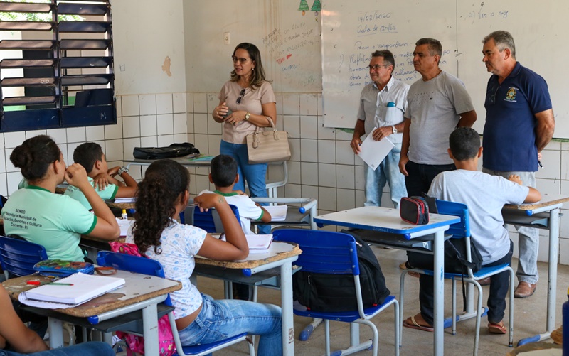 Vereadores visitam escolas da rede municipal em Corrente