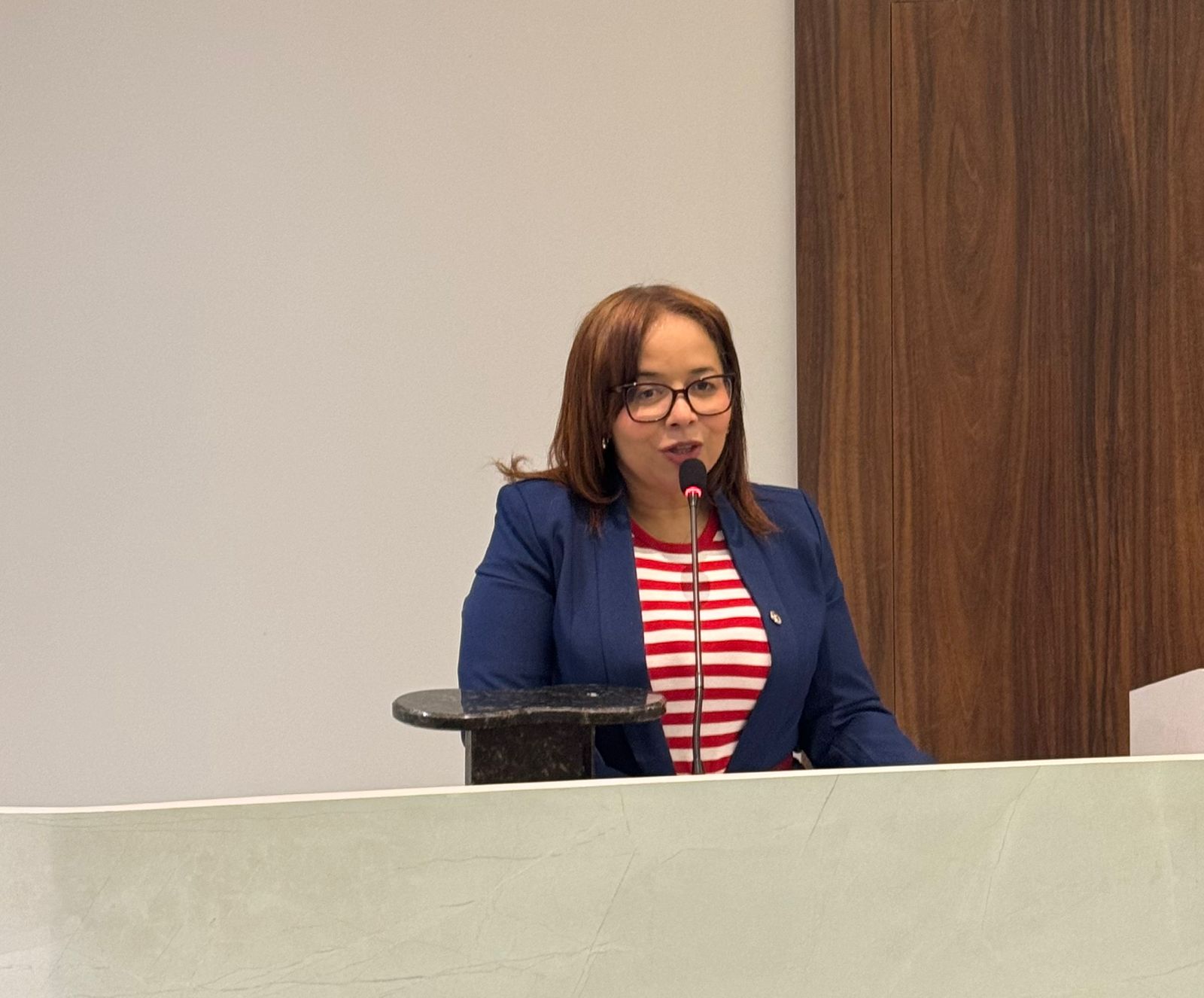 Vereadora Rosivania Ribeiro apresenta indicativo para adicional de periculosidade a servidores do CREAS em Corrente